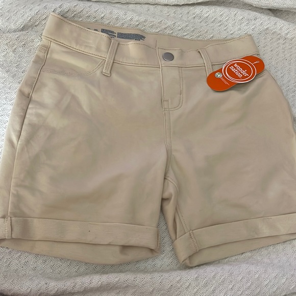 never worn - Picture 1 of 2